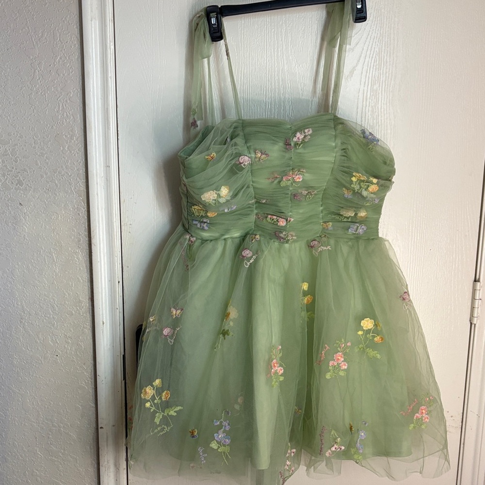 Elegant Green Floral Mini Dress